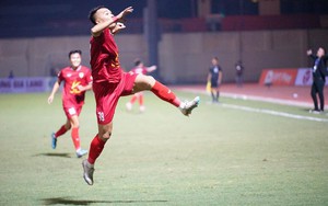 Ghi bàn ở vòng 1 V.League, Vũ Quang Nam "gỡ điểm" cho... HLV Troussier 