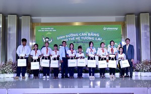 Trao tặng hơn 400.000 hộp sữa Fami canxi cho học sinh tại tỉnh Sóc Trăng