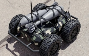 Ukraine sản xuất hàng loạt robot tự sát để nổ tung xe tăng Nga trên chiến trường