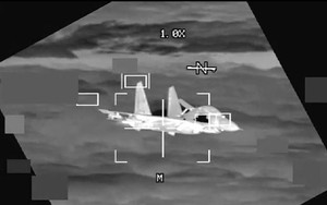 Video tiêm kích Trung Quốc áp sát B-52 của Mỹ trong vòng 3m trên Biển Đông