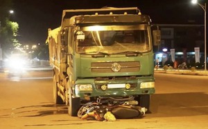 Thanh Hoá: Va chạm với xe tải, 2 bố con tử vong tại chỗ
