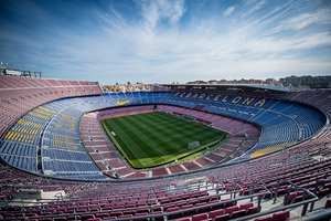 Độc lạ cách kiếm tiền của Barcelona: Hết cắt cỏ lại đến tháo ghế sân Camp Nou đem bán