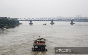 Hà Nội: Cấm tàu thuyền trên sông Hồng