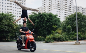 Quốc Cơ - Quốc Nghiệp xin lỗi sau clip chồng đầu lái xe quảng cáo cho Dat Bike