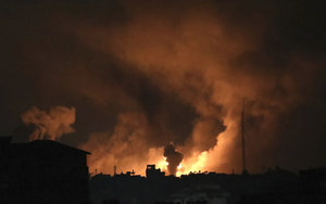 Israel đẩy mạnh tấn công, đánh sập mạng liên lạc ở Gaza