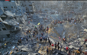 Israel không kích trại tị nạn ở Gaza "như ngày tận thế", hàng chục người chết