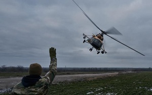 Động thái bất ngờ của hơn 20 trực thăng chiến đấu Nga ở sân bay Berdiansk sau đòn tấn công của Ukraine
