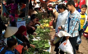 Kể chuyện làng: Chợ quê, hoài niệm về tuổi thơ gian khó