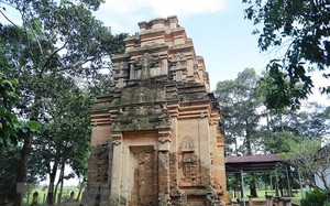 Đây là tháp cổ nổi tiếng ở Tây Ninh, dấu tích cuối cùng của một nền văn hóa Óc Eo bên sông Vàm Cỏ Đông