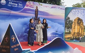 Nhiều đặc sản trứ danh của Tây Ninh xuất hiện giữa Hà Nội, người dân háo hức đến xem