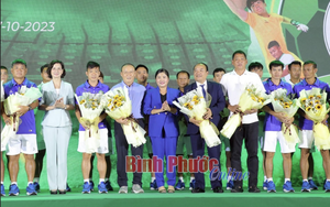 HLV Park Hang-seo có động thái bất ngờ với CLB Bình Phước