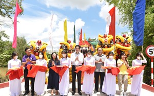 Nhựa Tiền Phong khánh thành "cầu nối yêu thương" số 97 -101 tại tỉnh Đồng Tháp