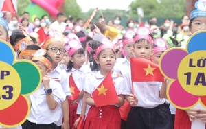 &quot;Miễn học phí-Có thể hay không thể&quot;: &quot;Chỉ những lãnh đạo có tầm mới có quyết định táo bạo về giáo dục&quot; (bài 4)