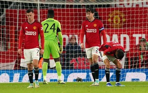 Thảm bại 0-3 trước Newcastle, M.U lập hàng loạt kỷ lục siêu tệ