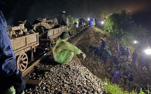 Hà Tĩnh: 150 người xuyên đêm, "vá" đoạn đường sắt Bắc - Nam