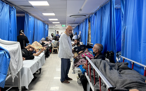 Israel bắn phá liên tục, bệnh viện ở Gaza phải hô hấp nhân tạo bằng tay cho hàng chục trẻ em