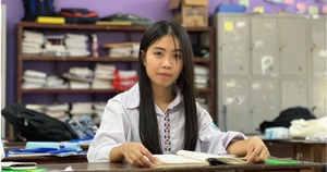 Nữ sinh nghèo dân tộc Thái nuôi khát khao thành cô giáo dạy lịch sử
