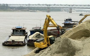 Thủ tướng yêu cầu rà soát vụ đấu giá 3 mỏ cát cao bất thường ở Hà Nội