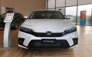 Giá xe Honda Civic tháng 11/2023: Giảm sâu đấu Mazda 3