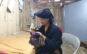 Thời trang thổ cẩm kết hợp làm du lịch cộng đồng, một xóm người Dao ở Hòa Bình ngày càng khá giả