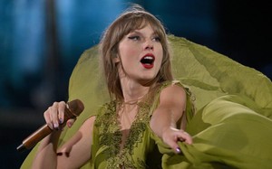 Taylor Swift hoãn biểu diễn sau cái chết của người hâm mộ