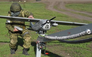 Máy bay không người lái chiến đấu mèo vờn chuột đằng sau chiến tuyến Nga ở Ukraine
