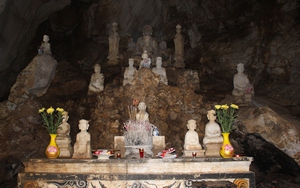 Kỳ vĩ ngôi chùa cổ ở Hà Nội với nhiều tượng Phật bằng đá, nơi Bác Hồ đọc Lời kêu gọi toàn quốc kháng chiến
