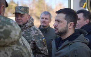 Tổng thống Zelensky cảnh báo rắn chưa từng có với lãnh đạo quân đội Ukraine