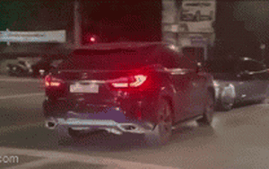 Clip NÓNG 24h: Xe Lexus lấy đà đâm trực diện vào ô tô khác trên giao lộ ở Bà Rịa