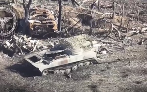 Mắc kẹt trong bùn, thiết giáp Nga thành mồi của pháo binh Ukraine trong trận chiến ác liệt ở Avdiivka