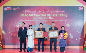 Hảo Hảo xác lập kỷ lục “Chảo mì xào hải sản dát vàng lớn nhất Việt Nam”