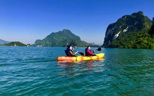 Giải đua thuyền Kayak trên hồ sông Đà năm nay có gì thú vị?