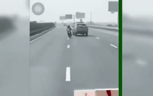 Clip NÓNG 24h: Hình ảnh đôi nam nữ chạy xe máy gặp tai nạn chết người trên cao tốc Pháp Vân - Cầu Giẽ