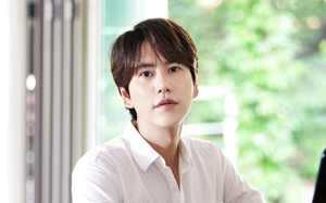 Kyuhyun (Super Junior) bị fan cuồng tấn công bằng dao