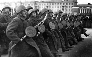 Clip: DP - vũ khí có thiết kế như cái chảo nhưng lại cực kỳ hiệu quả của quân đội Liên Xô