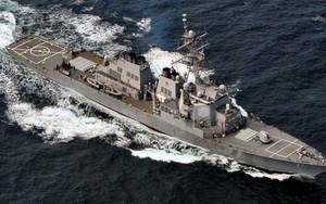 Hai tên lửa đạn đạo tấn công tàu khu trục USS Mason của Hải quân Mỹ