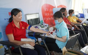 Hàng trăm công nhân TP.HCM tham gia hiến máu cứu người