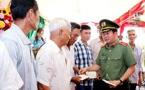 Thiếu tướng Đinh Văn Nơi, Giám đốc Công an Quảng Ninh vận động tặng đường nông thôn gần 10 tỷ đồng tại Hậu Giang