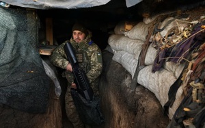 Ảnh: 'Đột nhập' vào trong chiến hào Nga ở Zaporizhzhya, lính Ukraine 'choáng váng'