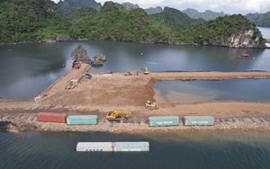 Chủ tịch UBND tỉnh Quảng Ninh chỉ đạo kiểm tra dự án quây núi đá vịnh Hạ Long làm "hòn non bộ"