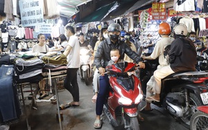 Tiểu thương chợ Nhà Xanh lấn chiếm "nuốt trọn" con đường cả ngày lẫn đêm