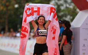 Nữ hoàng điền kinh Nguyễn Thị Oanh vô địch Giải Marathon Quốc tế TP.HCM 