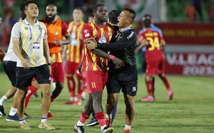 Cầu thủ Thanh Hóa kể lại giây phút sợ hãi vì CĐV Bình Định bao vây