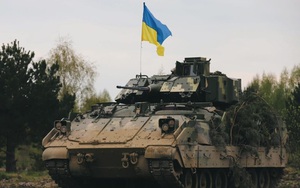 Xe chiến đấu Bradley của Ukraine một mình phá hủy nguyên đoàn xe bọc thép của Nga gần Avdiivka