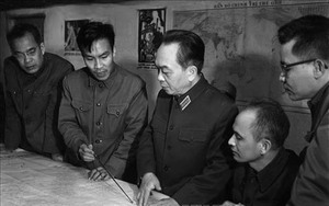 Đại tướng Võ Nguyên Giáp có quan điểm thế nào về xây dựng Quân đội nhân dân Việt Nam?