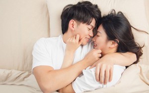 Sau khi tắt đèn vào ban đêm, phụ nữ làm 3 việc này chứng tỏ cô yêu người đàn ông ấy rất nhiều