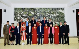 Bí thư Tỉnh ủy Tuyên Quang Chẩu Văn Lâm gặp mặt Đoàn đại biểu Hội ND tỉnh dự Đại hội VIII Hội NDVN