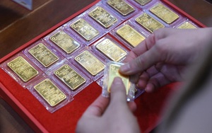 Giá vàng SJC "nhảy cóc" vượt 77 triệu đồng/lượng, người vay vàng đứng ngồi không yên