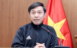 Nguyễn Thanh Thảo giật chỏ thô bạo nhận thẻ vàng, Trưởng ban trọng tài VFF nói gì?