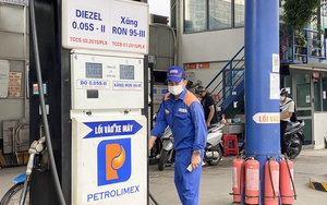 Giá xăng dầu hôm nay 28/12: Đột ngột "bốc hơi", giá xăng trong nước sẽ giảm vào chiều nay?